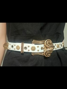 Vintage Caché White Leather Statement Belt - Gold Ornate Buckle
